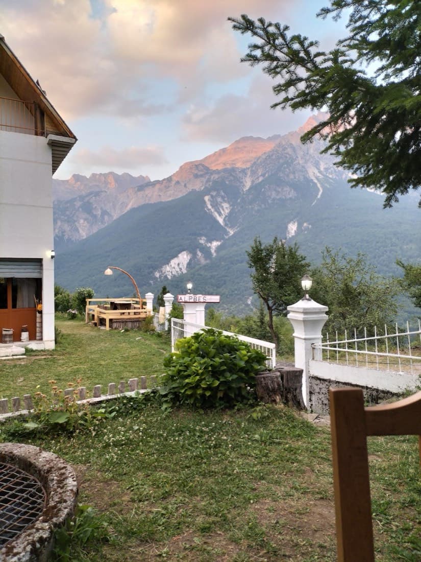 Alpbes Theth Guesthouse 2