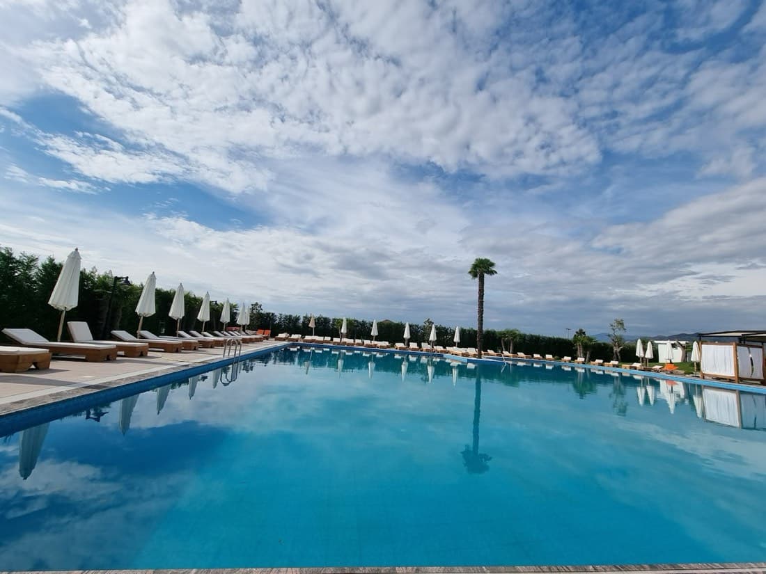 Deluxe Resort & Spa 2