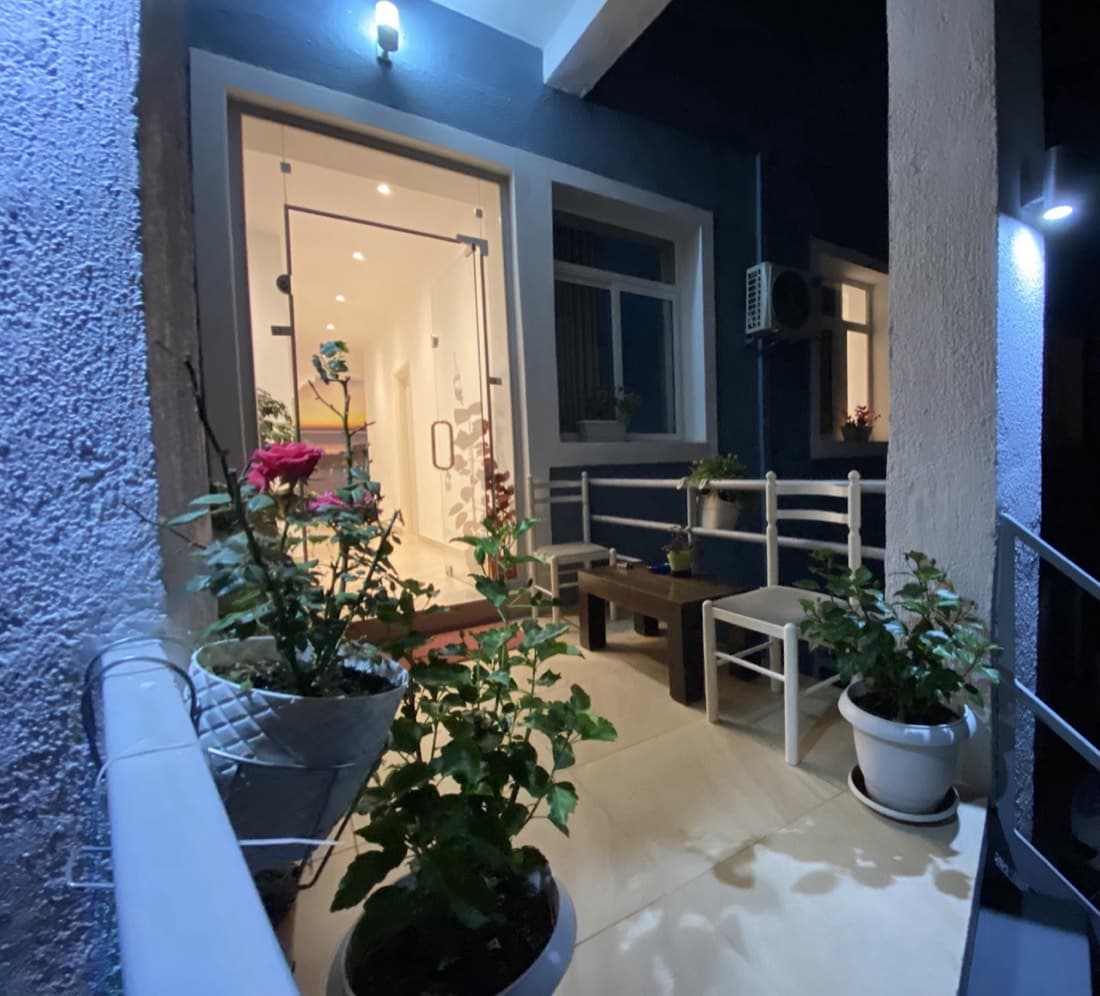 Deni's Hotel 2