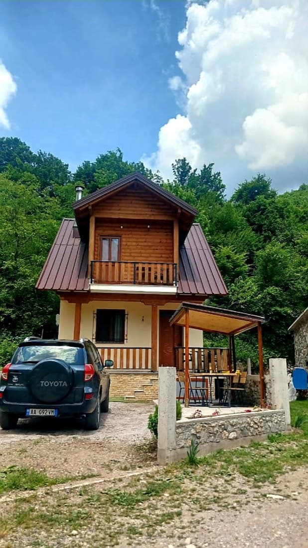 Guest House Shtëpiza Theth
