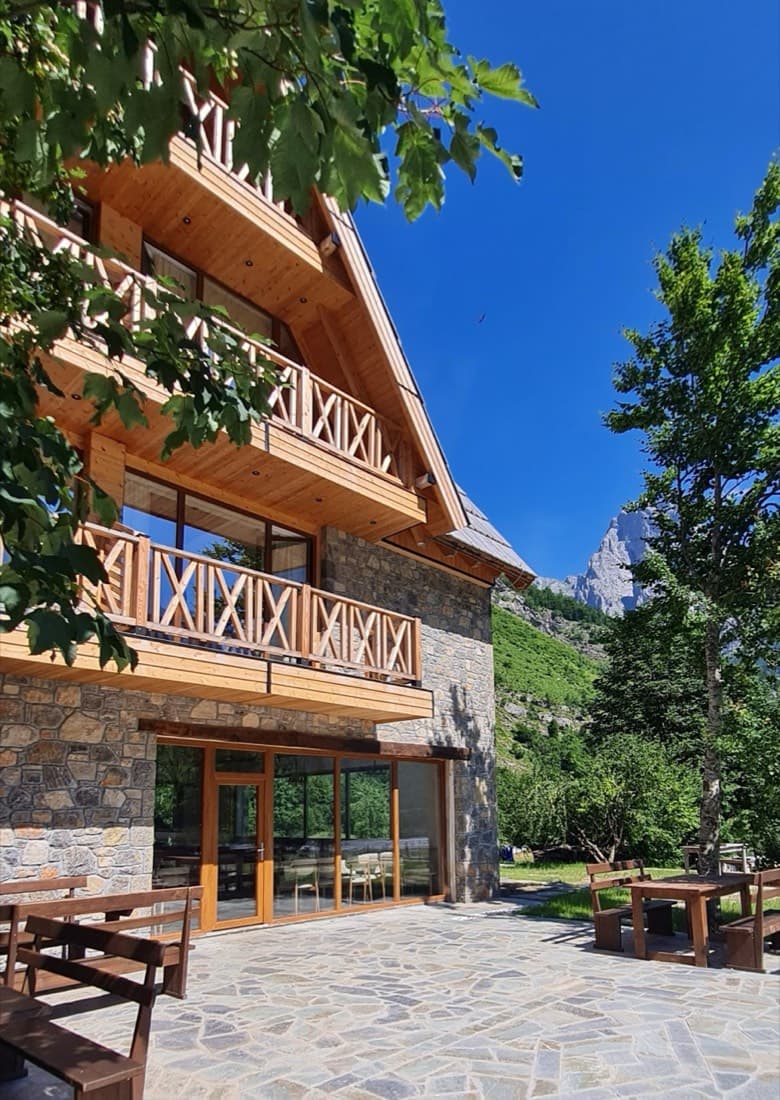 NeoKulla Hotel & Restaurant - Hikers Hive