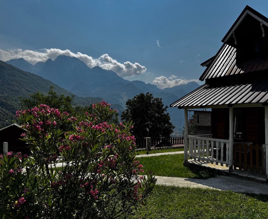 Thethi Paradise Restaurant & Hotel