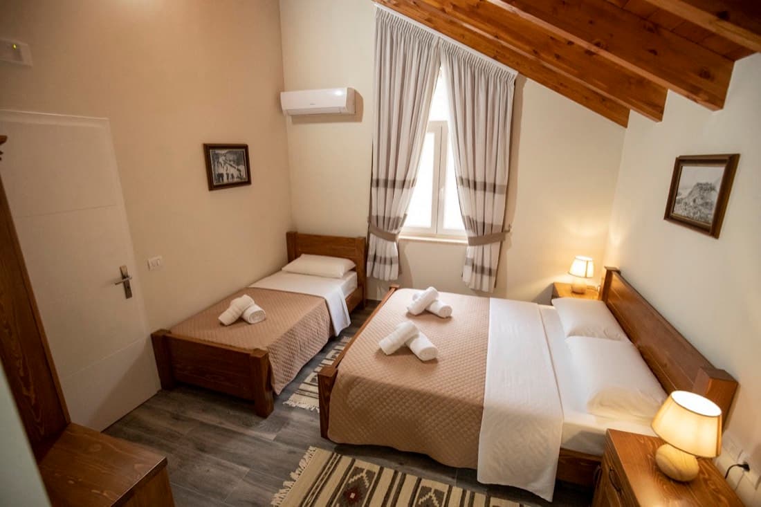 Xhuli Guesthouse 2