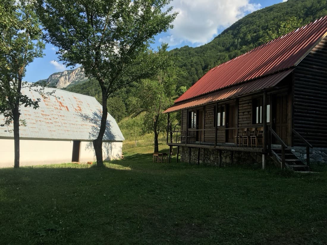 Bujtina Frati 2