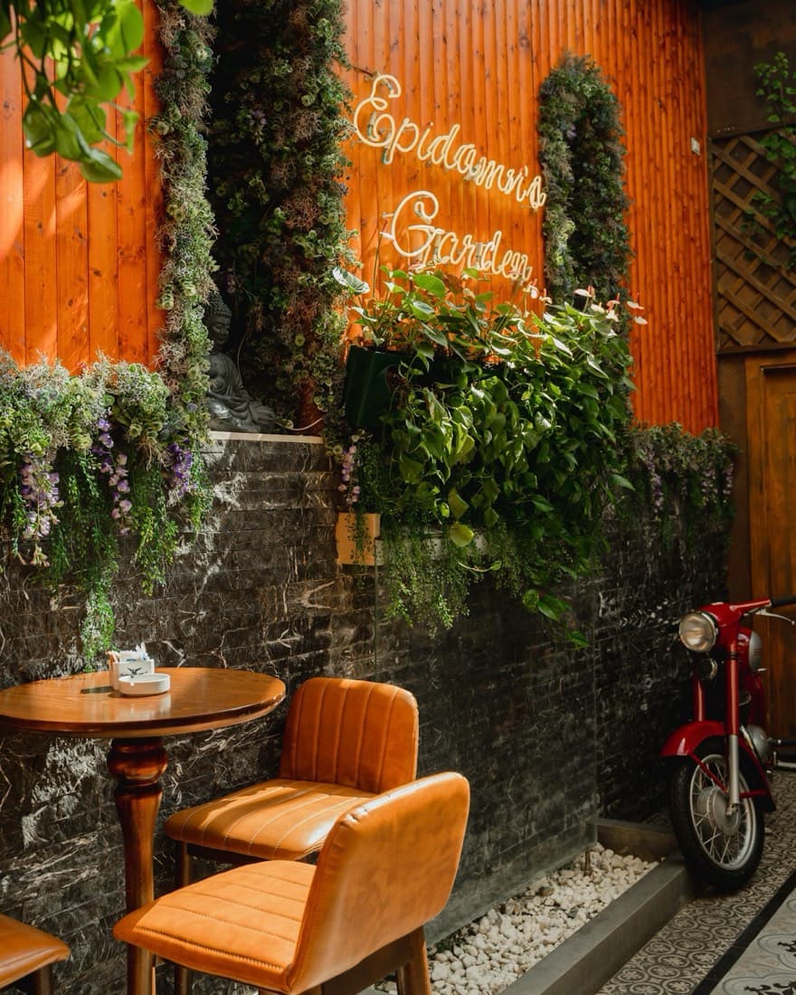 Epidamn Restaurant & Garden