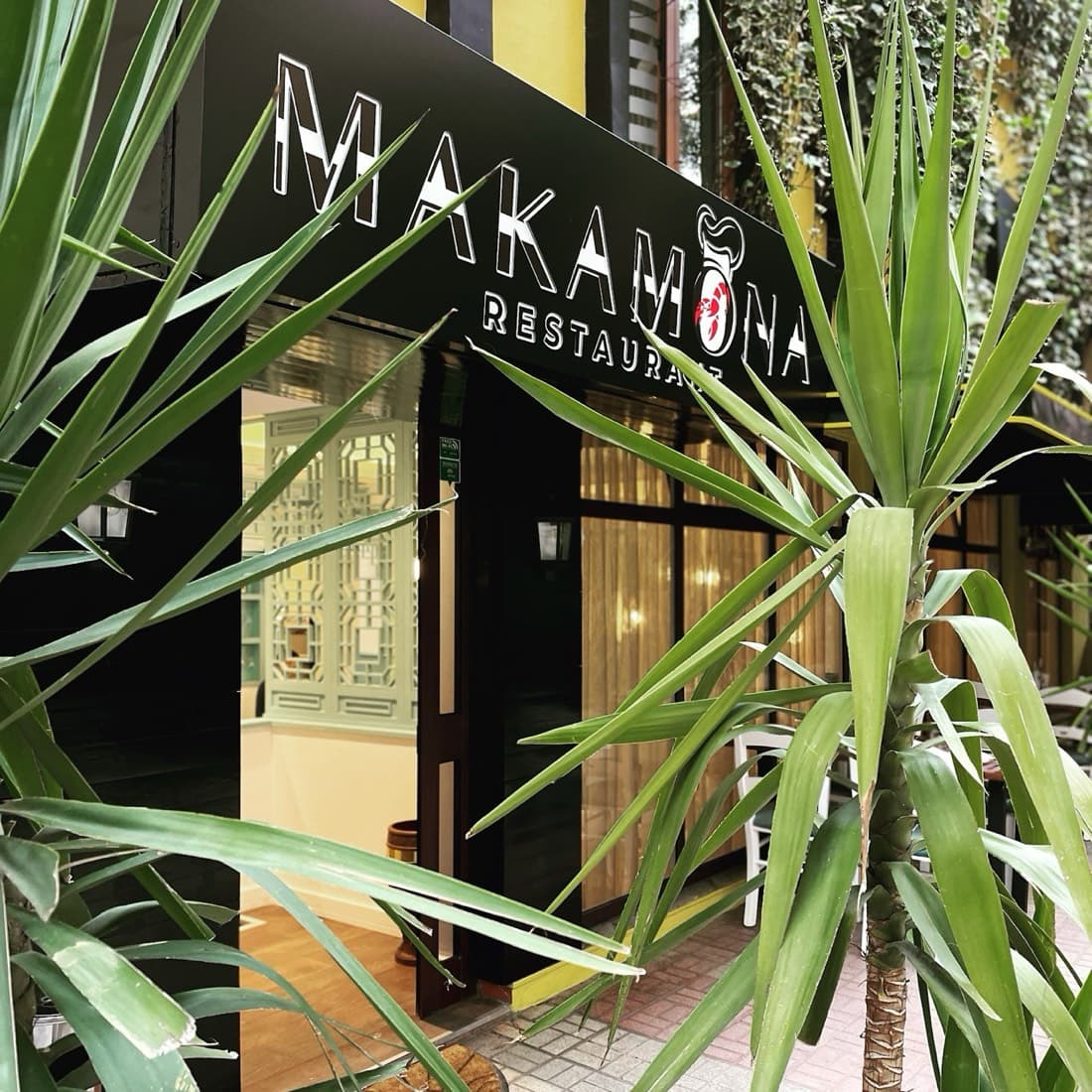 Makamona Restaurant 2