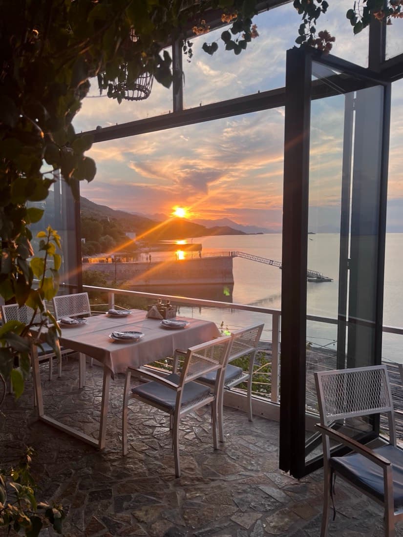 Pelikani Kaçurrel 2