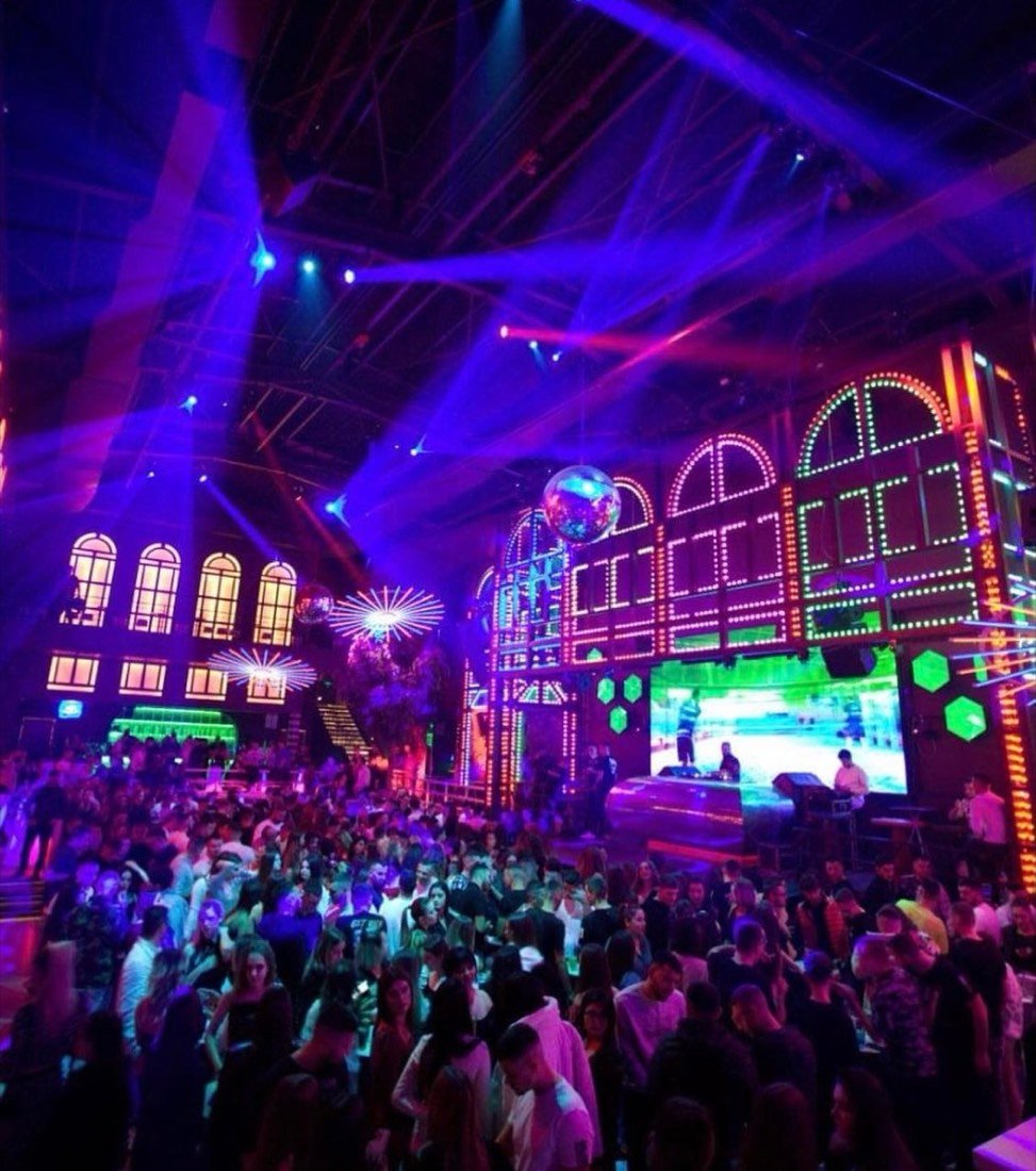 Folie Terrace