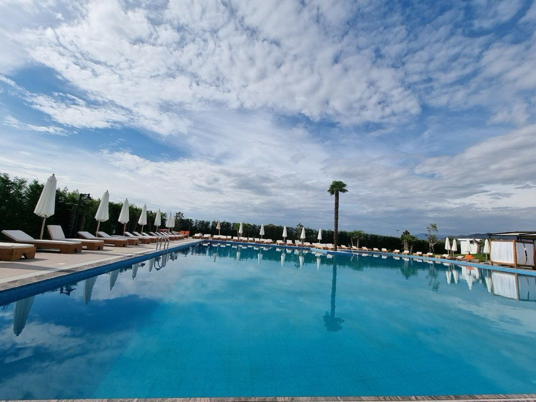 Deluxe Resort & Spa
