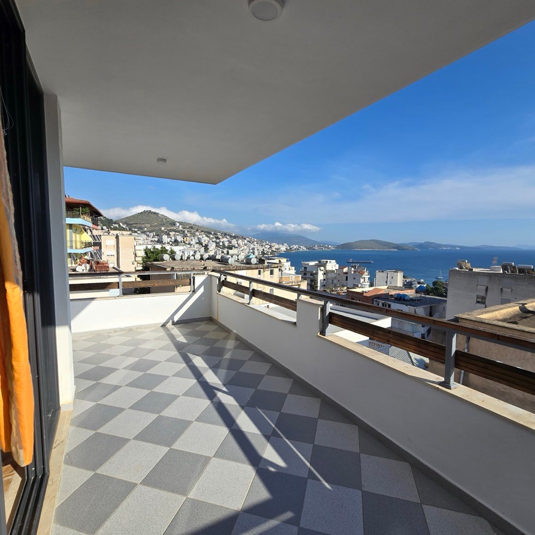 Lazy Roo Hostel Saranda 2