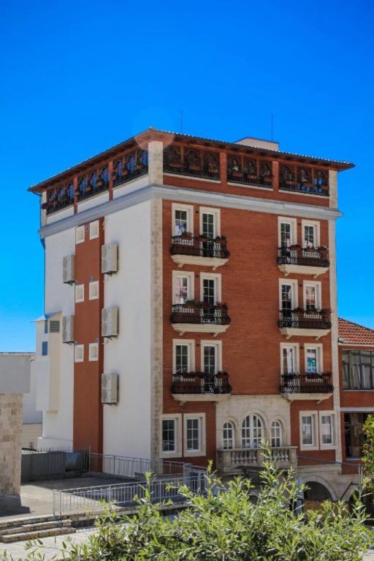 Mervin Hotel, Kruje 2