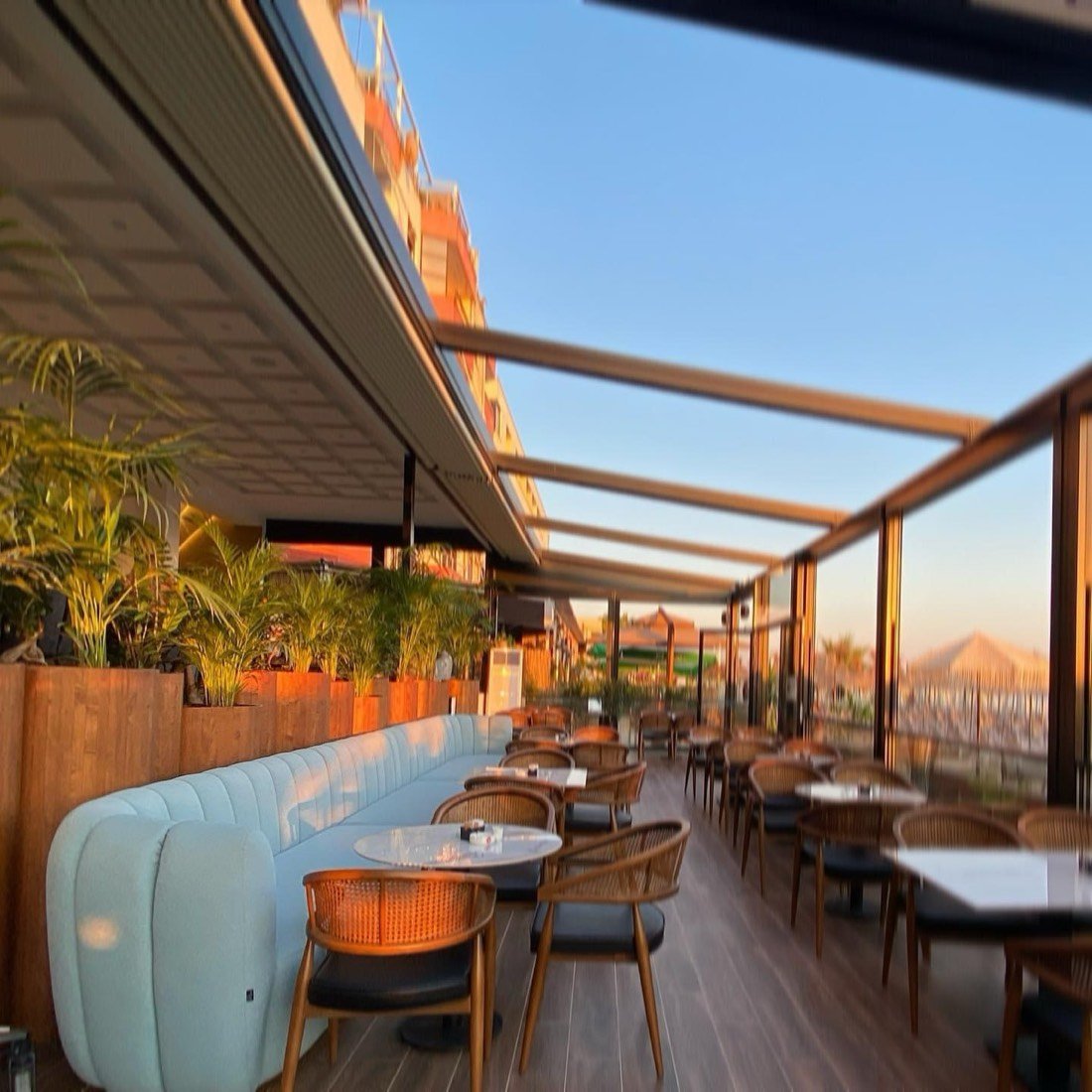 F L U C T U S Resto&Lounge&coffe
