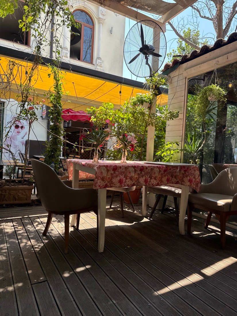 La Baraca Bar & Grill 2
