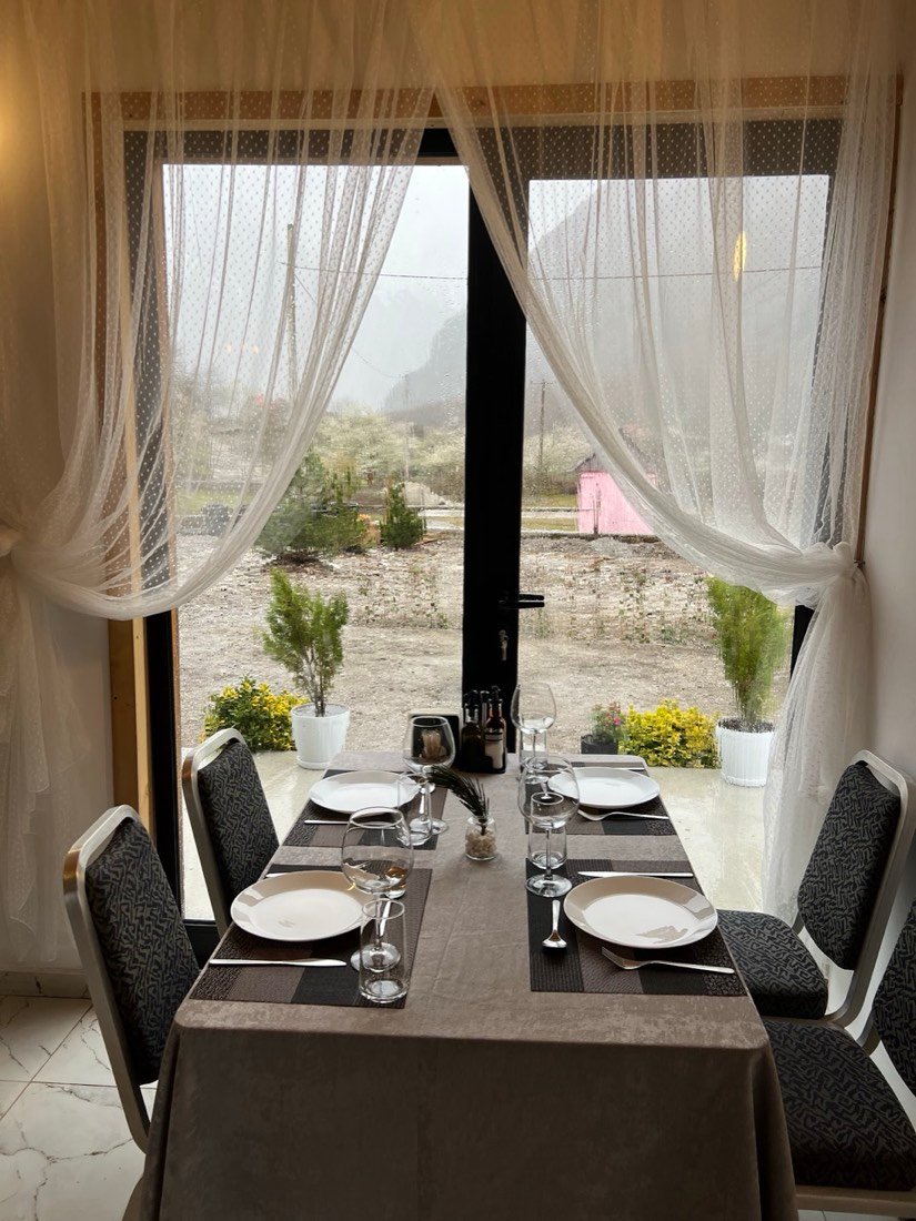 La Montagne Blanche Bar & Restaurant 2