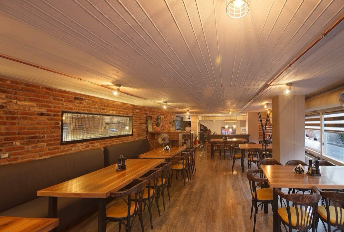 Restaurant FROGS zhabkat 2