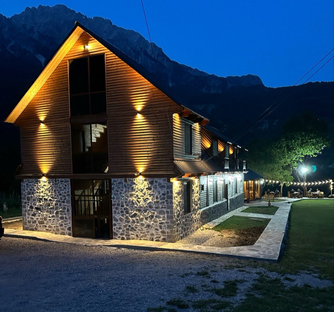 Royal Land Hotel & Restaurant 2