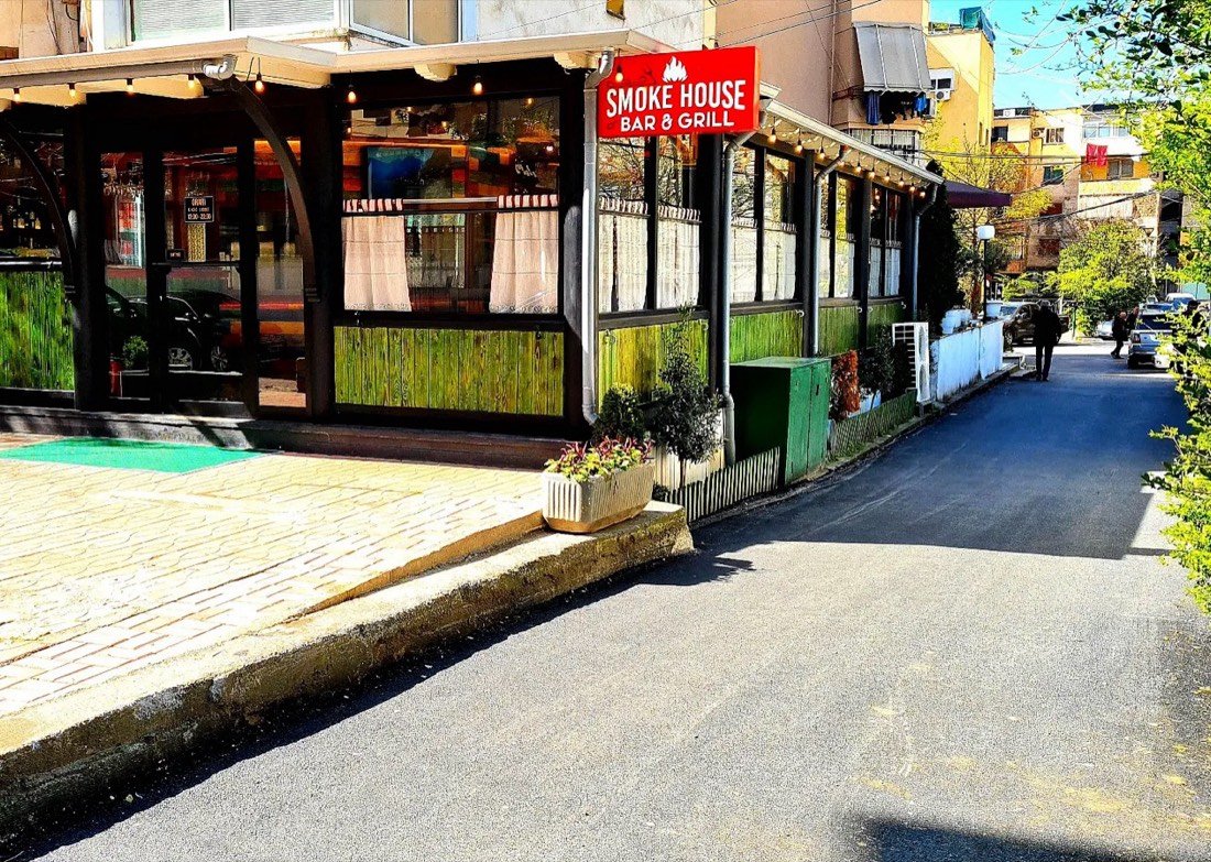 Smoke House Bar & Grill