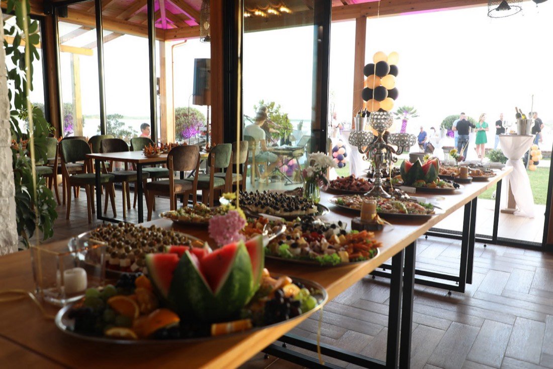 STOMI RESTAURANT 2